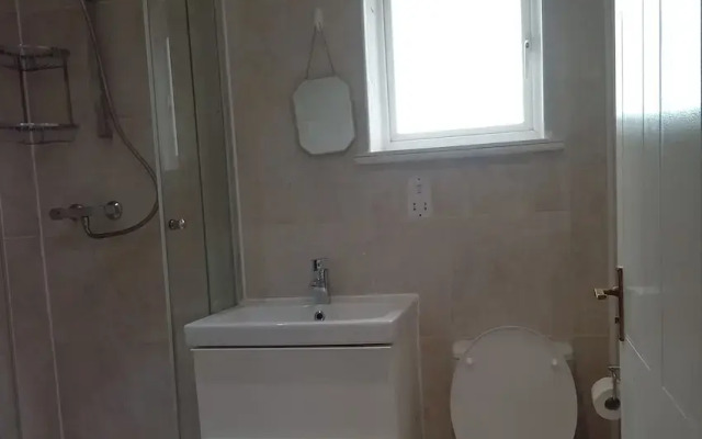 Cosy London Apartment Retreat - Colindale