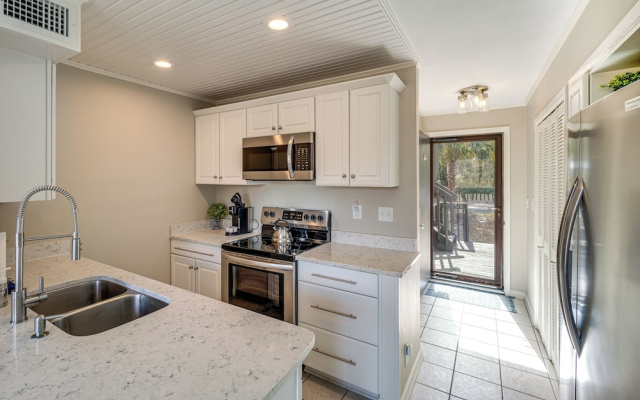 Golf Course Views! Couple's Retreat in Diamondhead