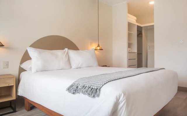 w Modern 1BR With Balcony in San Isidro