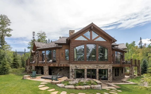 THE Pinnacle by Exceptional Stays