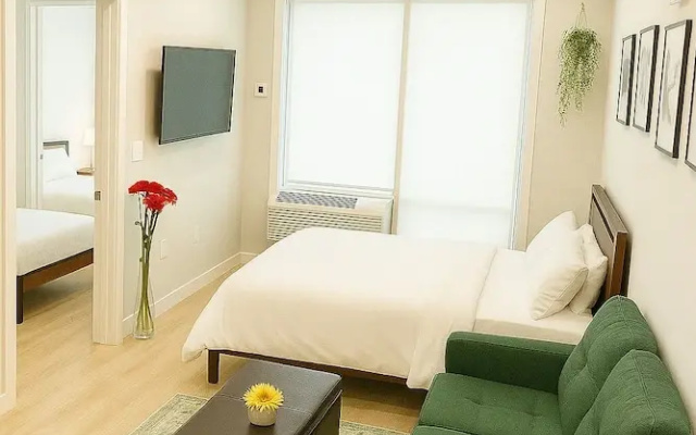 Modern 1BR 1BA Apartment