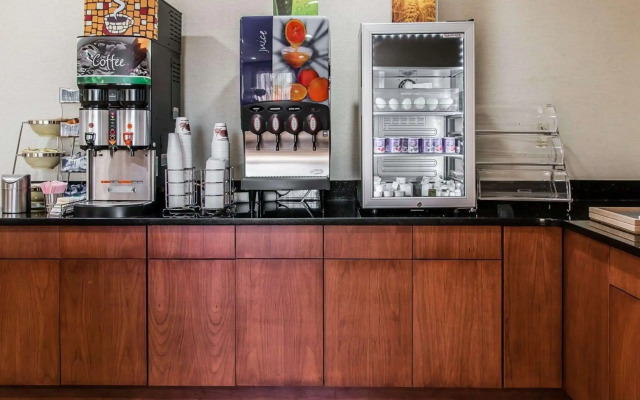 Quality Inn & Suites Warren - Detroit