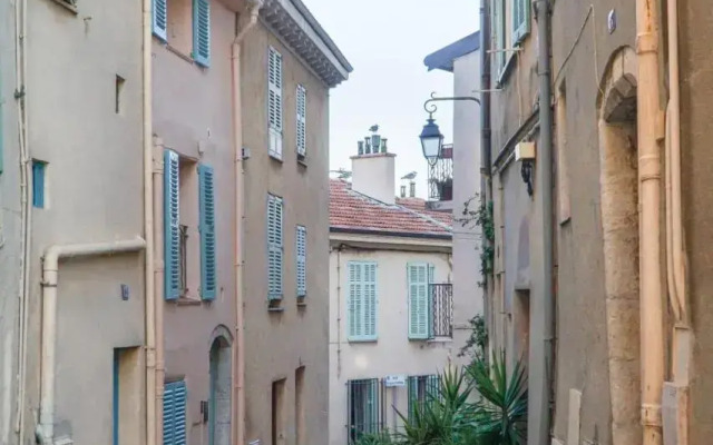 Studio à 2 pas du Palais