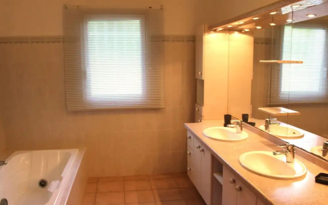 Luxe Villa With Pool in Lorgues