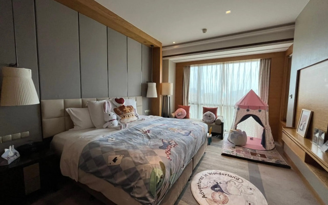 Pullman Haining