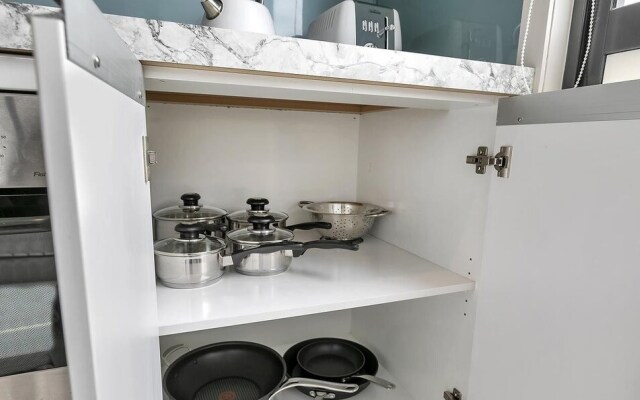 QV Design Ideally Located Apartment - 833