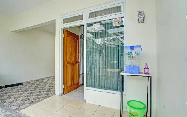 OYO 90804 Oma Uti Homestay Syariah