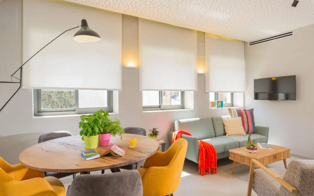 Stay Inn Hostel