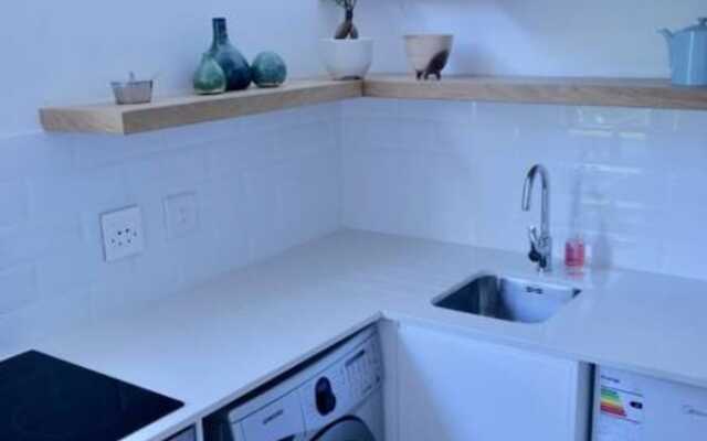 Homely 1 Bedroom Studio in Gardens