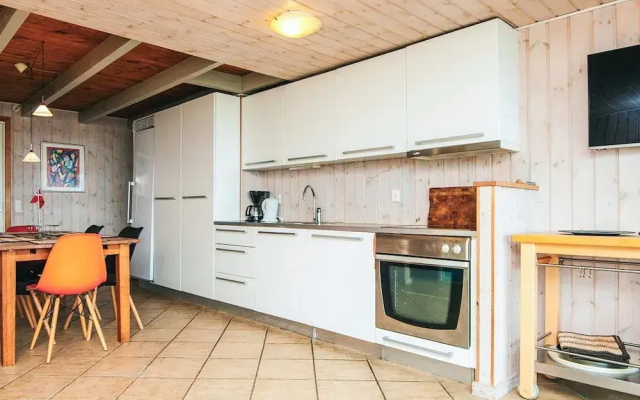 Riveting Holiday Home in Hemmet near Sea