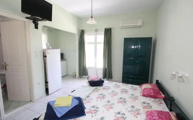 Room-pelagos Studios by Frangki