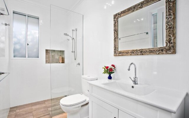 Jetty Splendour Guest Bedroom with Bathroom en-suite B'nB