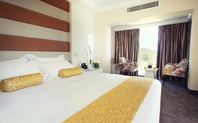 Swan River Hotel