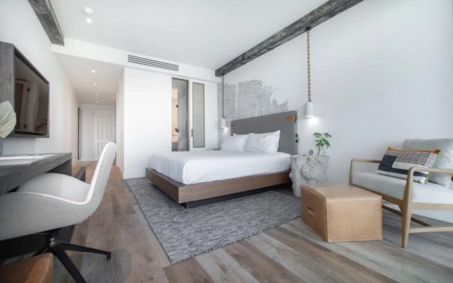 DoubleTree by Hilton Seattle Airport - Image 3