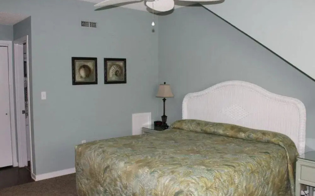 Richmond Park Three-bedroom Apartment 11-D