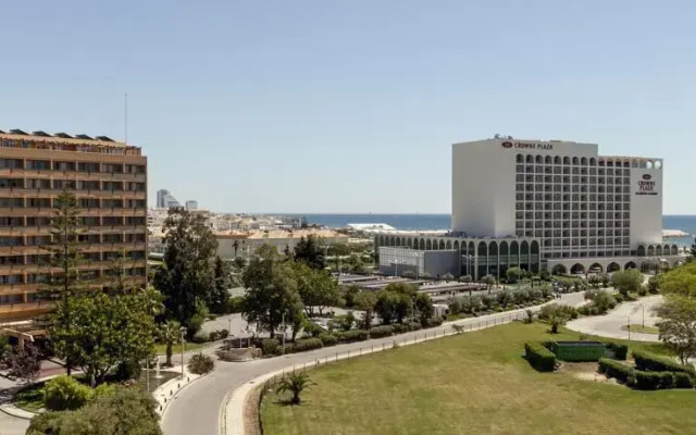 Luxury Golf, Beach & Yachting Flat