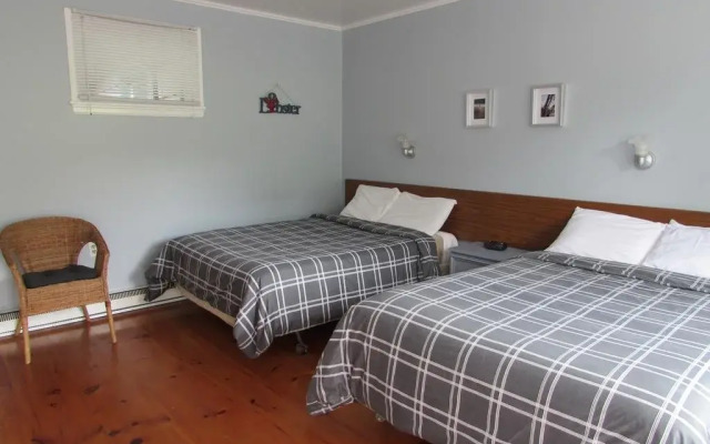 Lighthouse Motel & Cottages