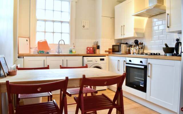 3 Bedroom Flat In Brixton