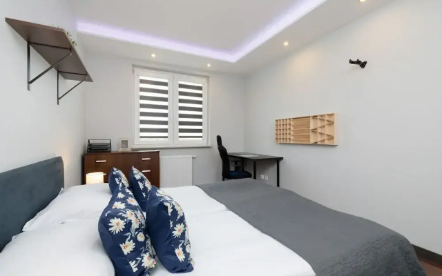 Spacious Apartment Krakow by Renters