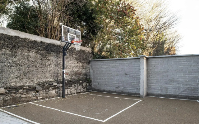 Yugo Explore - Ardcairn House