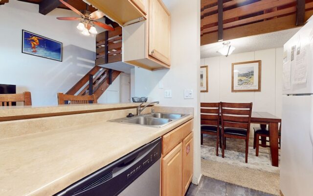 Sierra Manors 75 Cozy and Comfy Condo, On the Shuttle Route by Redawning