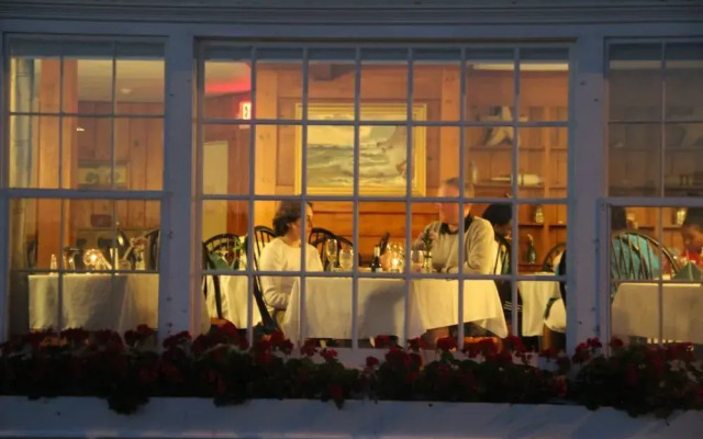 Bluebird Ocean Point Inn