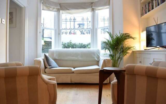 Shepherd&#39;s Bush 2 Bedroom Flat With Garden