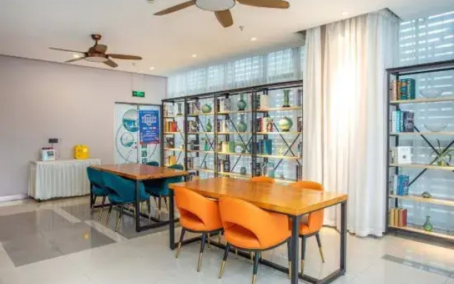 Wangyu Esports Hotel (Yingao West Road Subway Station Branch)