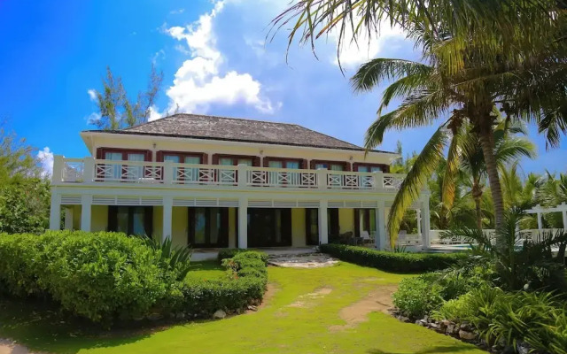 Beachside Beauty: Brand New Home With Pool