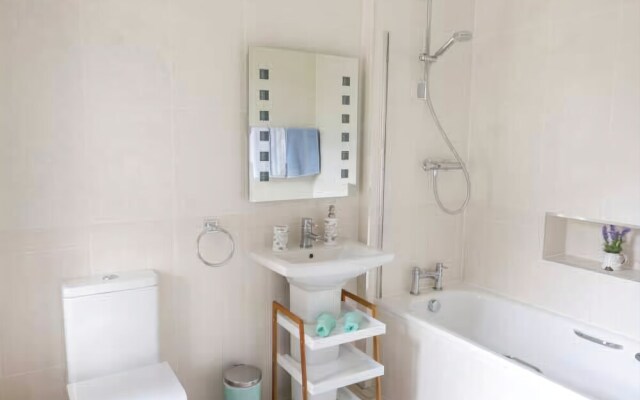 Central Ardara Riverside Apartment