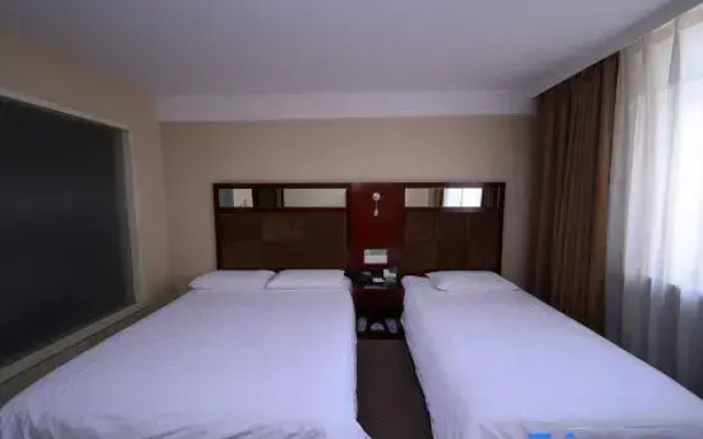Spring Chain Hotel (Harbin Hexing Subway Station Shida Night Market)