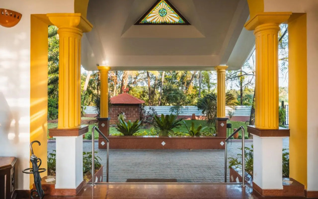 Coconut Grove Beach Resort