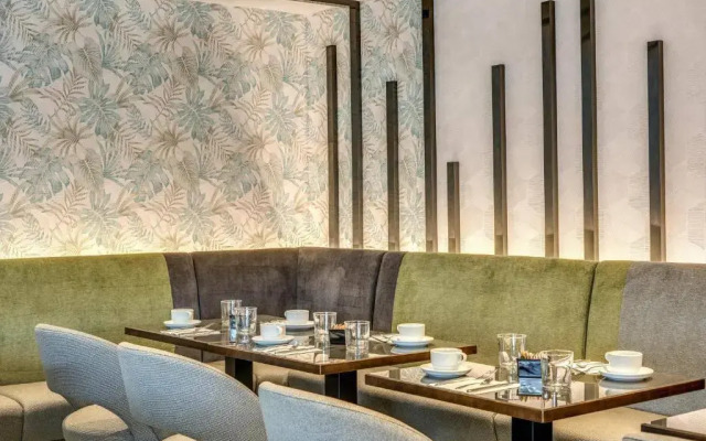 Hotel 77 Seventy-Seven