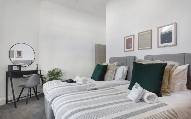 Stadium View Family & Group 3-bed Retreat