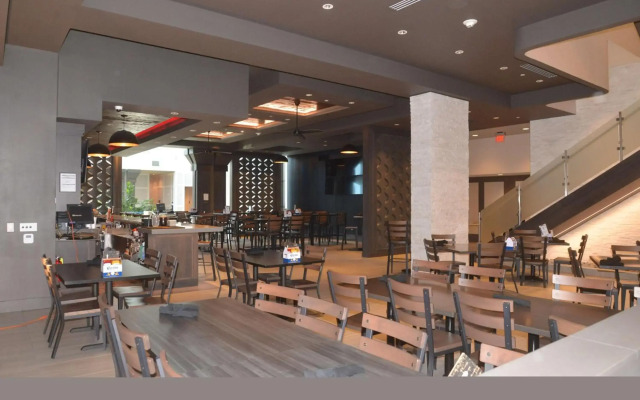 Embassy Suites by Hilton Kansas City Olathe