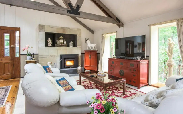 The Stone on the Hill - 3 bedroom house