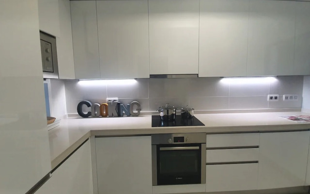 Captivating 2-bed Apartment First Line Beach