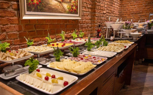 Grand Aras Hotel & Suites