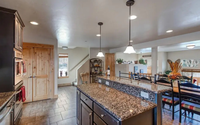 Luge Lane 5 Bedroom Townhouse by RedAwning