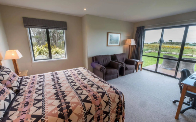 Manakau Lodge