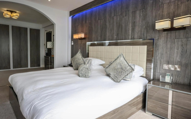 The Cumberland Hotel - OCEANA COLLECTION