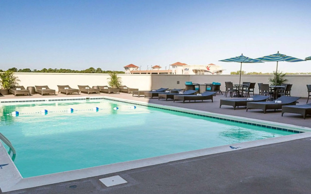 Comfort Suites Beachfront