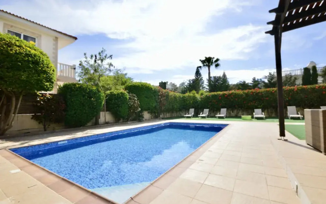 Beautiful 4 Bed Villa in Ayia Napa, Nissi Beach