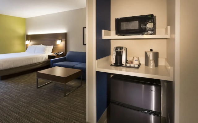 Holiday Inn Express & Suites Seattle South - Tukwila, an IHG Hotel