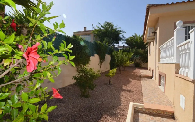 Large Villa With Private Pool and Five Bedrooms in Benijofar