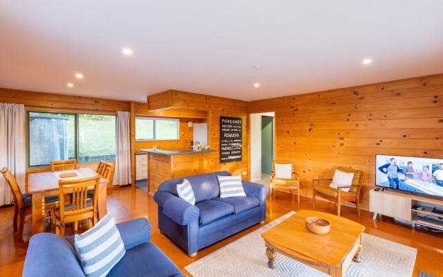 Moa Cottage in Oneroa Village – Guest Rooms – Blackpool