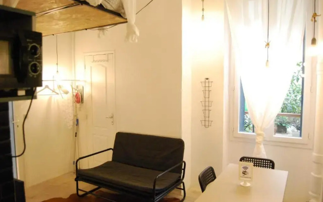 Arty 20m² district of BATIGNOLLES