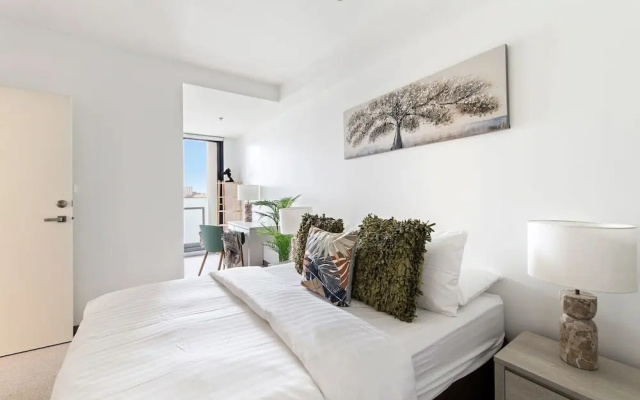A Lux 2BR Apt Next to Melbourne Uni, Free Parking – Guest Rooms – Melbourne