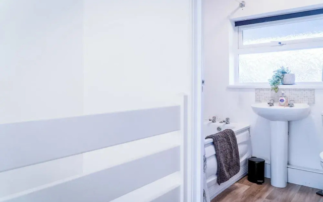 Gellionen - 2 Bedroom House - Clydach