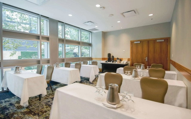 Coast Coal Harbour Vancouver Hotel by APA